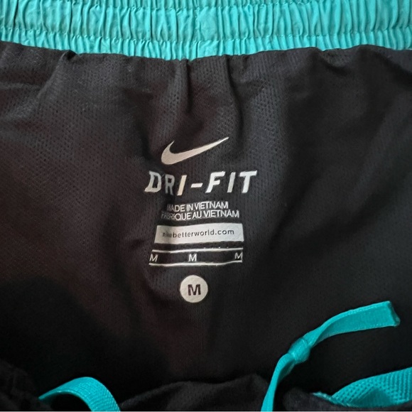 Nike Women’s Running Teal Shorts, size Medium, lined - Picture 4 of 4